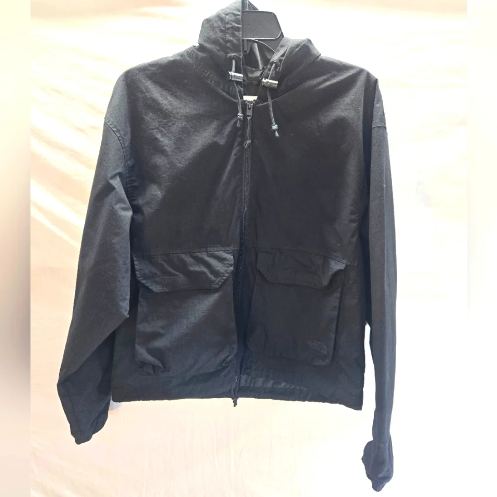 The North Face Women's Medium Black Ripstop Wind Hoodie Jacket New - Picture 2 of 8